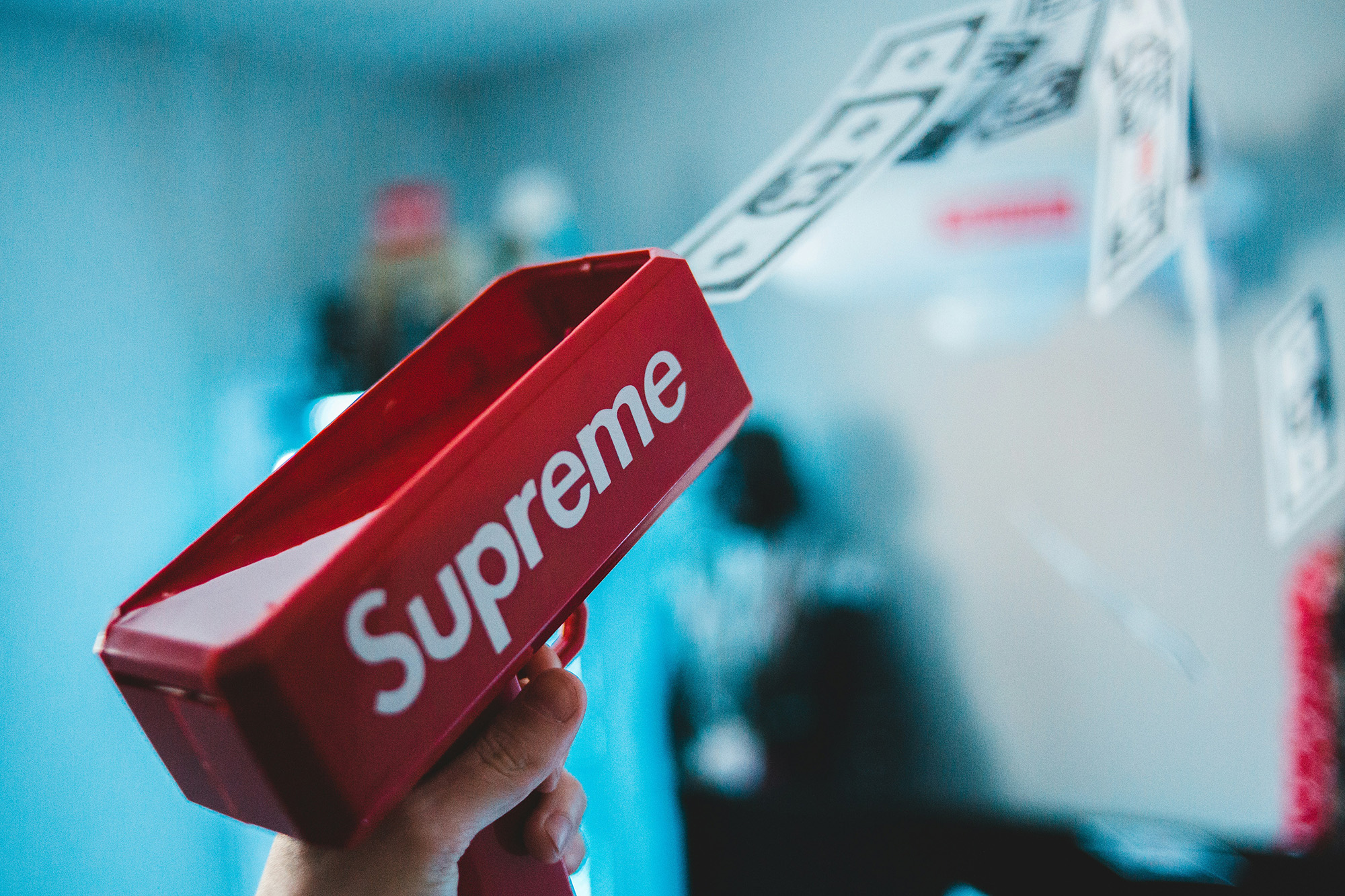Supreme Distributeur Billets Erik Mclean I9qcFjyuJGw Unsplash